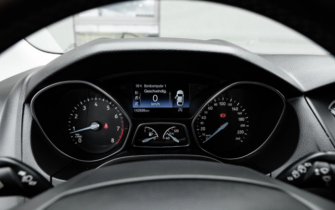 Ford Focus cena 33900 przebieg: 146000, rok produkcji 2015 z Radom małe 742